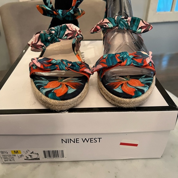 NWOT Nine West Navy Wedge Sandals 9.5 - Picture 2 of 8